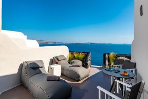 nostos-apartments-luxury-suites-patio-veranda-caldera-view-volcano (1)